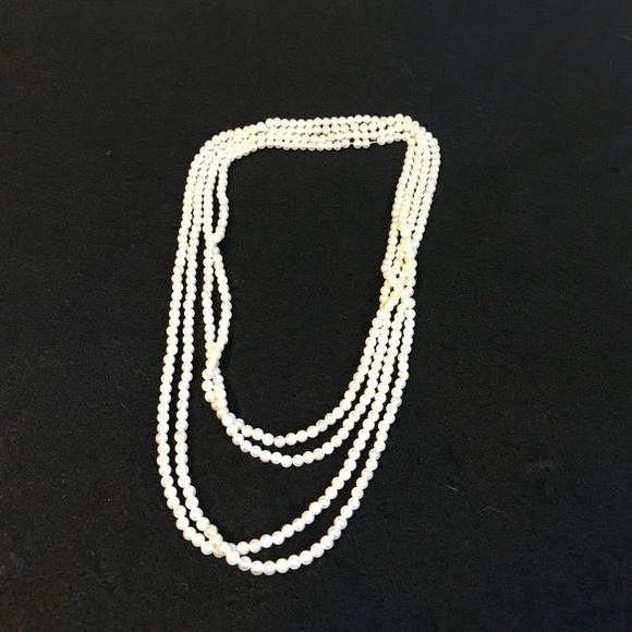 2 strands of faux pearls - Picture 1 of 7